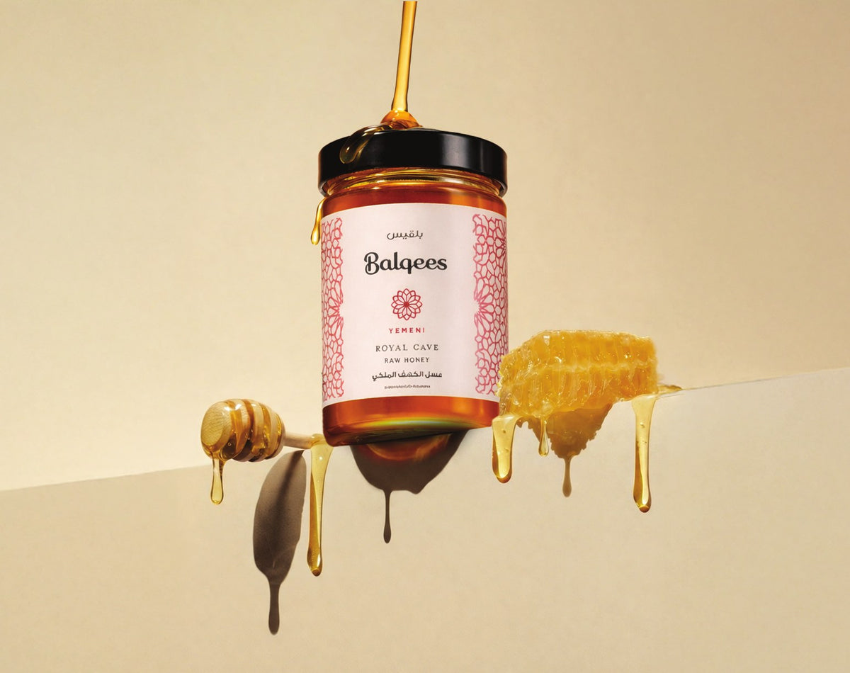 Balqees raw honey jar with honeycomb